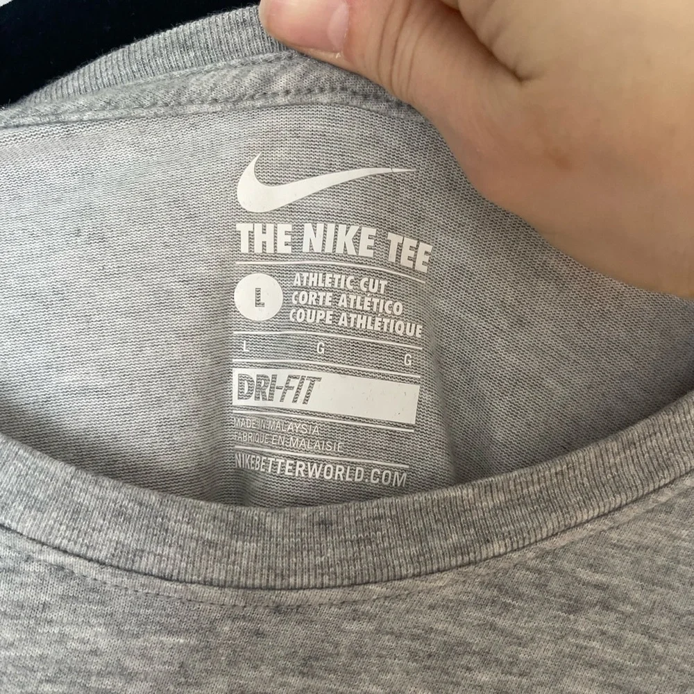Men’s The Nike Tee Dri-Fit Athletic Cut Short Sleeve Workout Shirt L